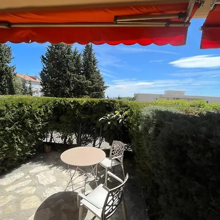 Charmant Studio Avec Terrasse Et Parking A Vence Exterior photo