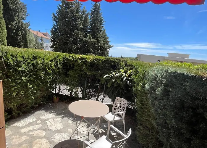 Charmant Studio Avec Terrasse Et Parking A Vence