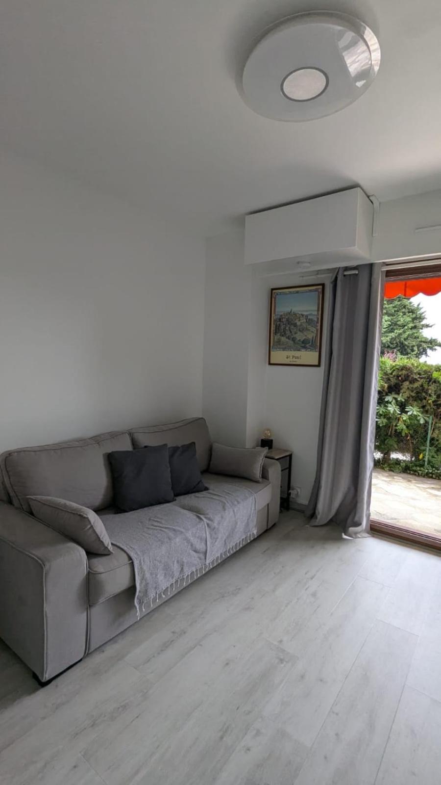 Apartment Avec Terrasse Et Parking A Vence